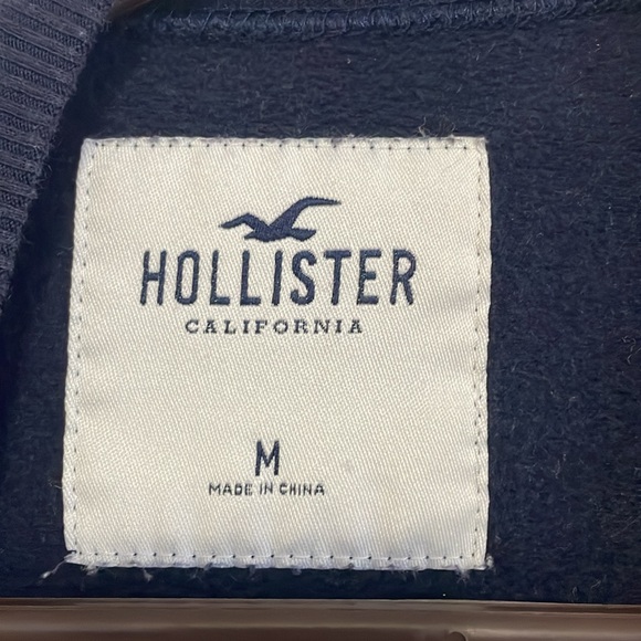 Cropped Navy Hollister Crewneck - Picture 4 of 4